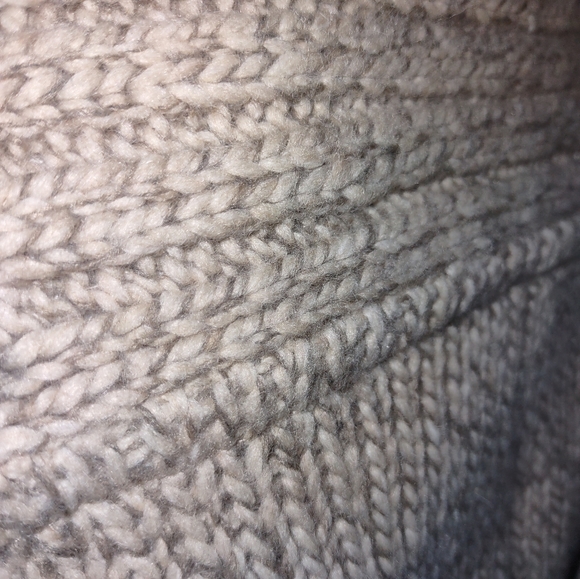 Bench sweater - Picture 7 of 8